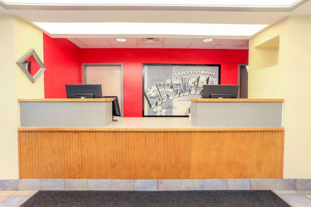 Super 8 by Wyndham Sault Ste. Marie Main image